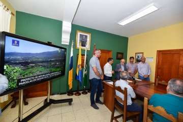 Plantación de 4.400 almendreros, nogales, higueras y olivos en Valsequillo (Foto TA)